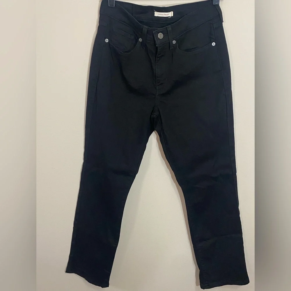 Levis Jeans Womens Size 6 Black Classic Straight Denim Mid Rise.great condition